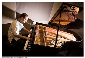 GUSTAVO BOMBONATO FAZ CONCERTO