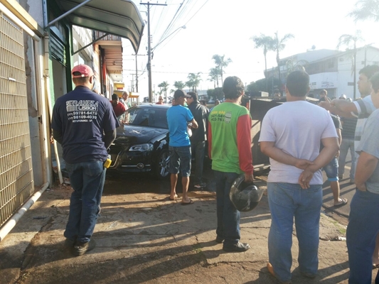 Motorista passa mal e provoca acidente em avenida de Votuporanga