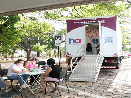 Mulheres: exames de mama e colo do útero em Votuporanga