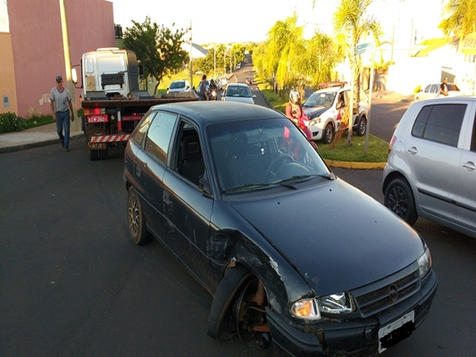 Roda dianteira foi arrancada na pancada