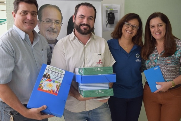 SINCOMERCIÁRIOS DE VOTUPORANGA ENTREGA KITS ESCOLARES 