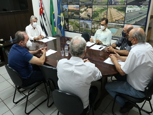 Prefeito recebe representantes dos contabilistas