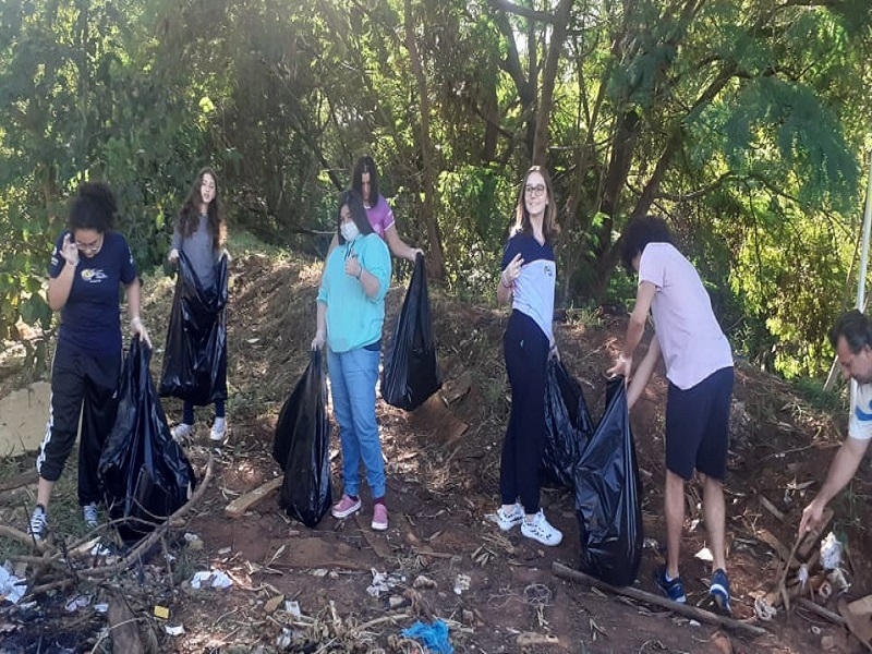 SAEV e Interact Club promovem limpeza em reserva 