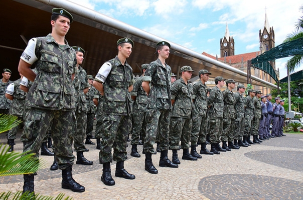 João Dado e prefeitos da região são empossados nos Tiros de Guerra