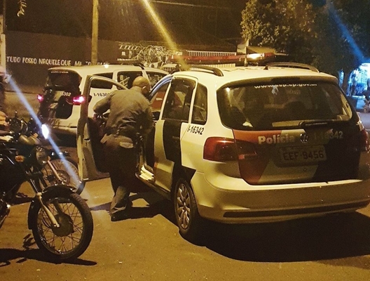 PM pega homem com moto 'cabritada'