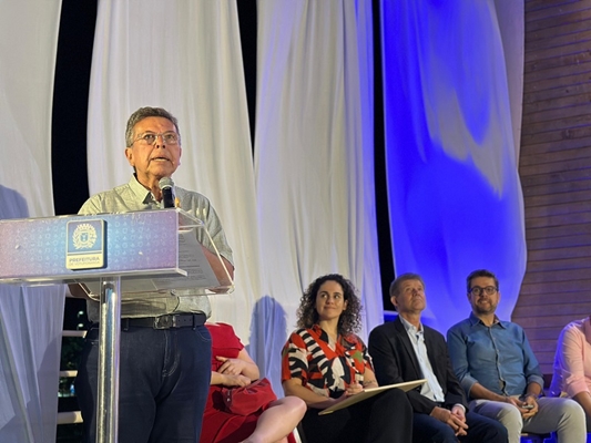 Carlão Pignatari participa da abertura da 15ª edição do FLIV