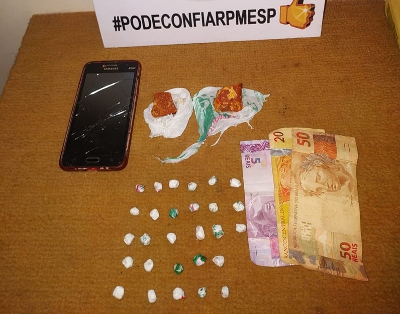 FORÇA TÁTICA PRENDE CASAL QUE VENDIA CRACK