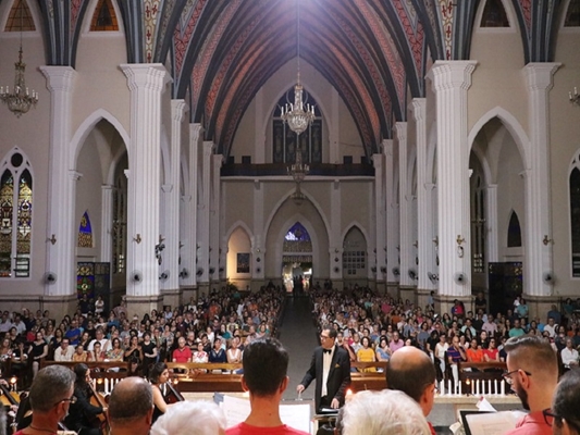 Concerto de Natal lota a Catedral de Votuporanga