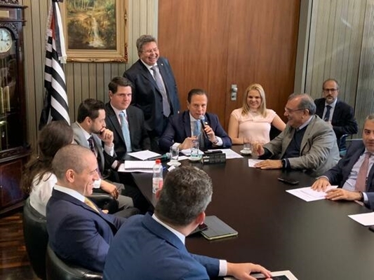 CARLÃO E DEPUTADOS RECEPCIONAM DORIA NA ASSEMBLEIA
