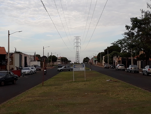 PREFEITURA ENTREGA ILUMINAÇÃO DE AVENIDA 