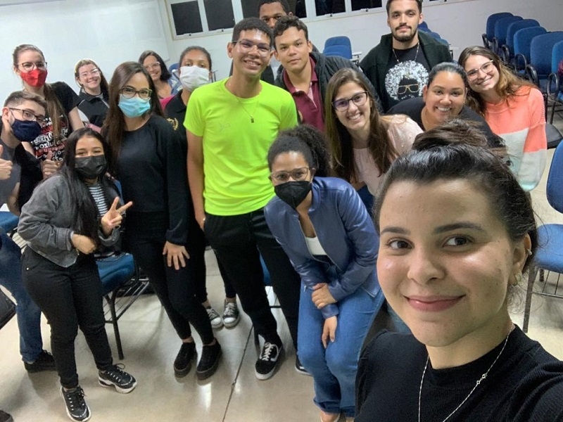 Aluna do direito traz projeto de missões universitárias