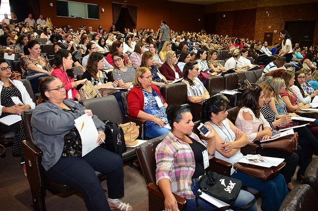 Encontro lota Centro de Eventos em Votuporanga
