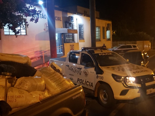 Polícia Ambiental prende ladrões de soja em trem