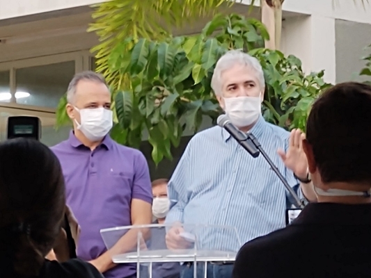 O presidente da UNIFEV e o provedor da Santa Casa durante o anúncio