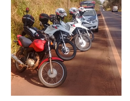 DOIS JOVENS E UMA CRIANÇA DE 11 ANOS ESTAVAM COM MOTOS FURTADAS