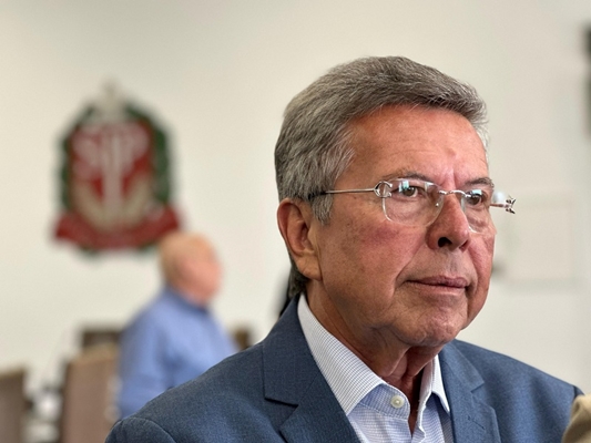 Apoio a projeto que torna obrigatória cores do Brasil 