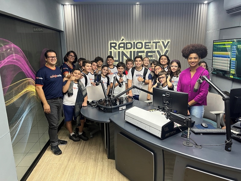 Alunos visitam laboratórios e Rádio e TV UNIFEV