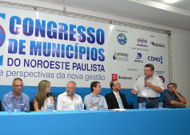 Carlão fala durante encontro da AMA