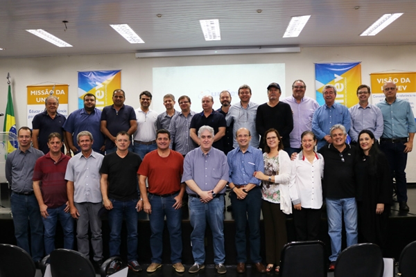 DIRETORIA DA UNIFEV RECEPCIONA AUTORIDADES MUNICIPAIS