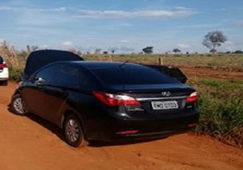 Polícia encontra carro usado em roubo 