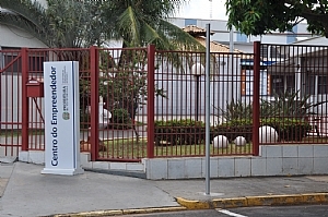 Serviços públicos reduzem atendimento