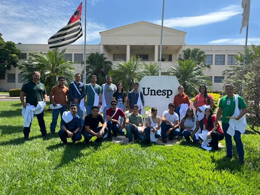  Agronomia da Unifev no Laboratório de Acarologia da UNESP