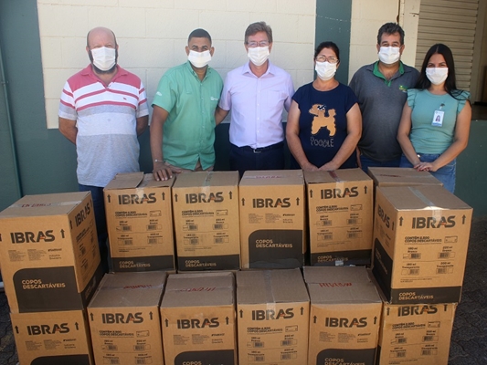 Amigos de Valentim Gentil doam 45 mil copos para a Santa Casa