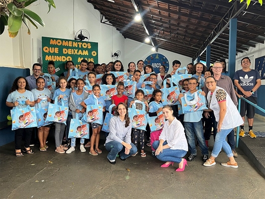 Direito da Unifev repassa mais de 300 kits de páscoa