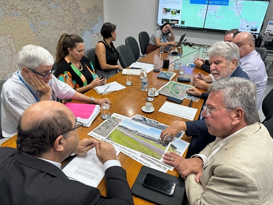 Carlão Pignatari e prefeitos pedem melhorias viárias ao DER