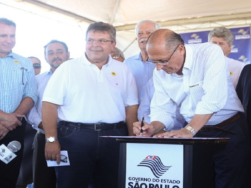 Carlão Pignatari comemora retomada de obra na SP-310