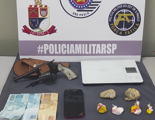 Traficante oferece arma para escapar de flagrante