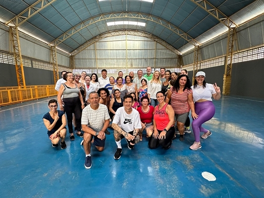 Prefeitura oferece zumba e alongamento 