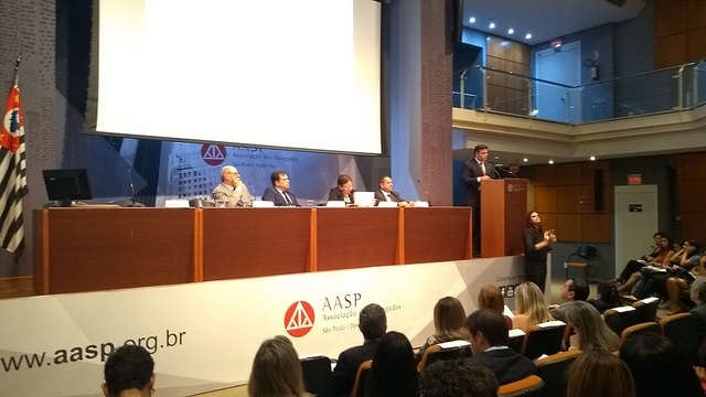 DEBATE SOBRE DIREITO DO CONSUMIDOR