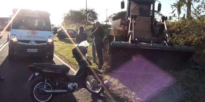 Jovem motociclista ferida em colisão com máquina