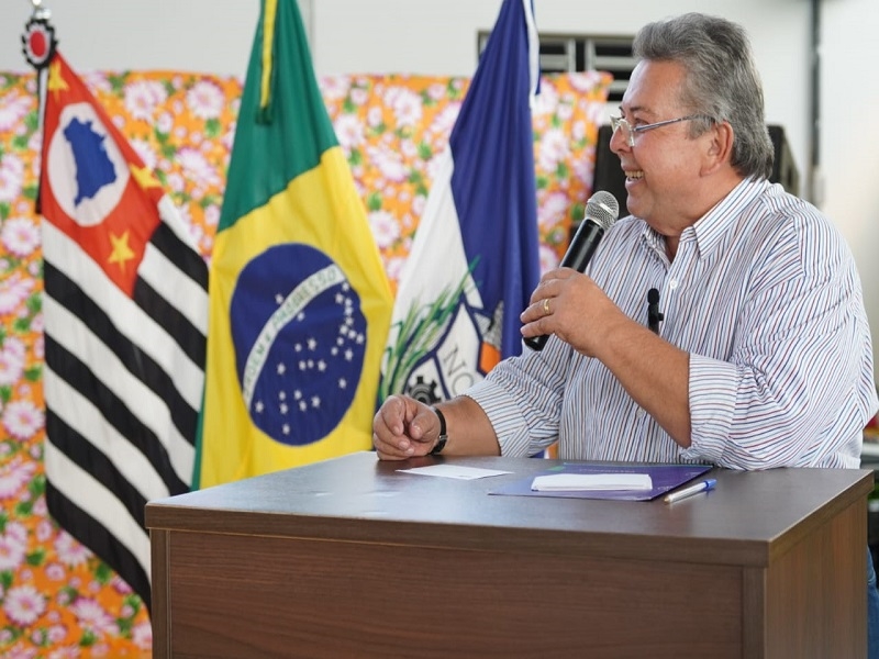 Carlão inaugura Poupatempo e visita obras na região