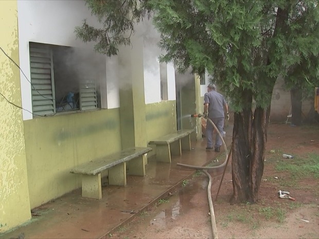Alojamento de time pega fogo em Tanabi