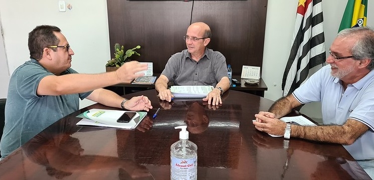 Comerciantes se reúnem com prefeito