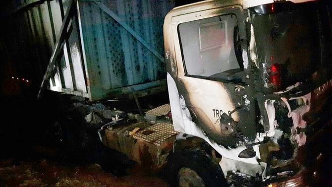 Caminhão carregado de cana pega fogo em rodovia perto de Floreal