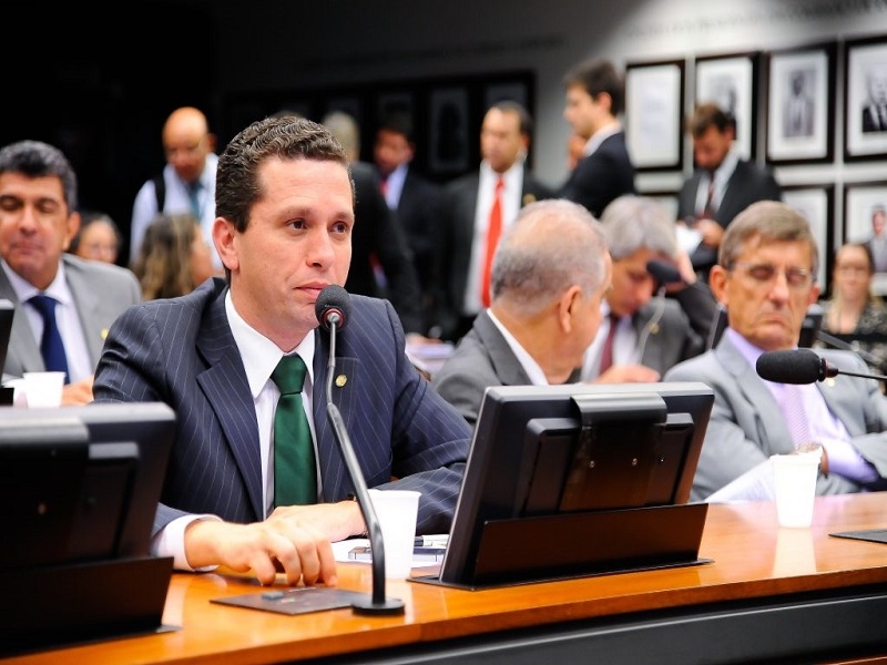 Pinato apresenta indicação para regularizar engates