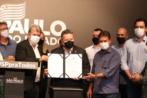 Carlão Pignatari anuncia obras em 8 vicinais e autoriza R$ 20 mi 