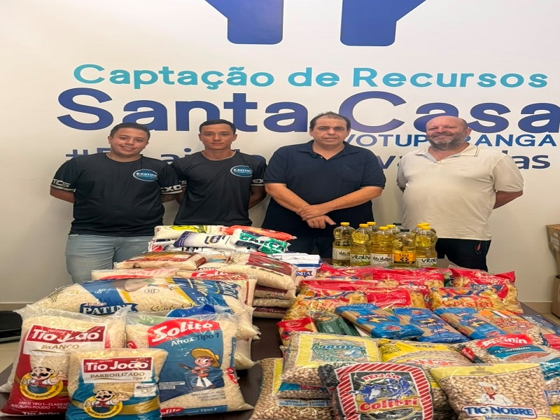 Mega Encontro de Carros e Motos faz doação de alimentos