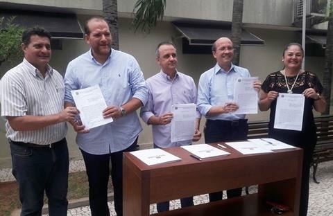 Dado oficializa repasse pra Santa Casa