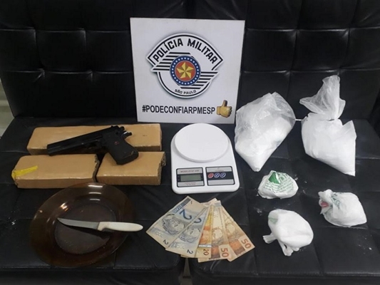 FORÇA TÁTICA E ROCAM PRENDEM 3 TRAFICANTES EM GALPÃO