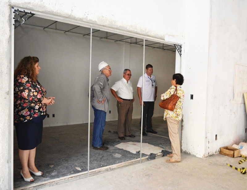 Presidente da FEV e diretora do Colégio visitam obras na Cidade Universitária