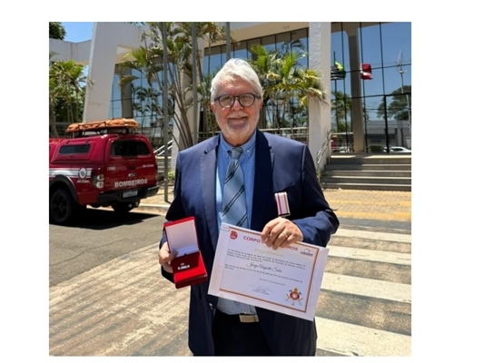 Prefeito Jorge Seba é homenageado com a Medalha “Heróis do Fogo”