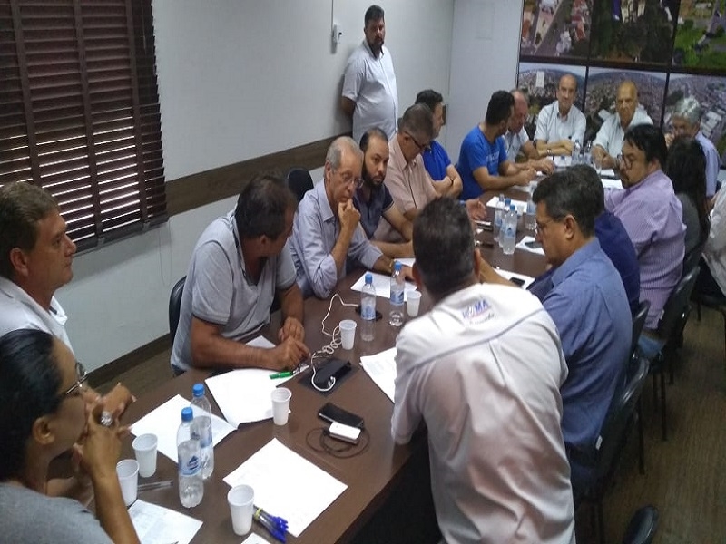 VEREADORES RECEBEM PROPOSTA DE AUMENTO DOS SERVIDORES