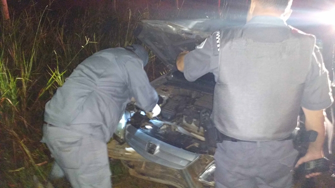 Colisão de trator e carro fere um perto de Álvares Florence