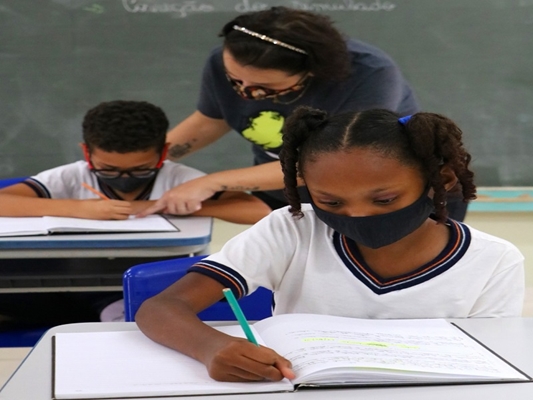 Aula presencial até 100% dos alunos a partir de 4ª feira