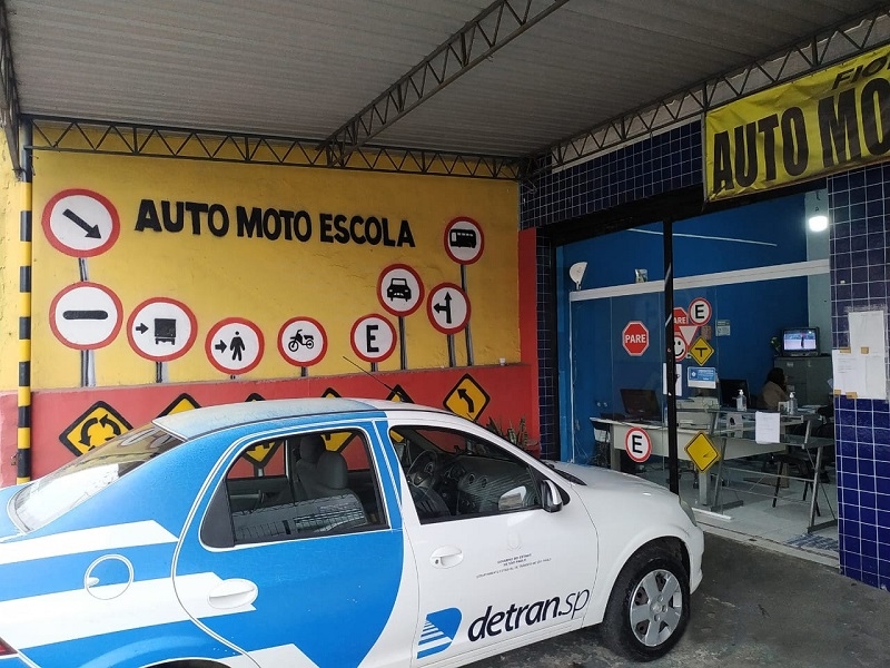 DETRAN faz alerta sobre preço da CNH
