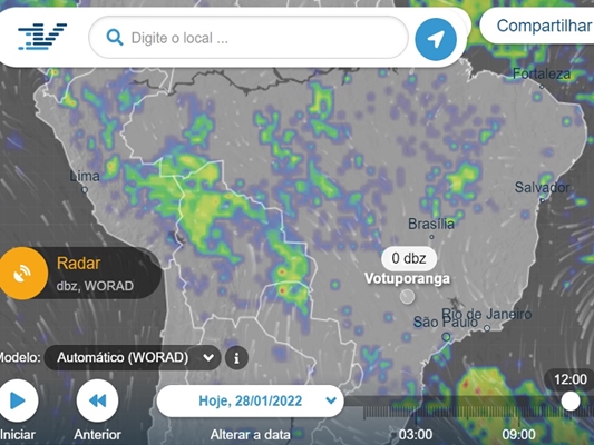 Reprodução de tela de radar mostra formações (coloridas) avançando
